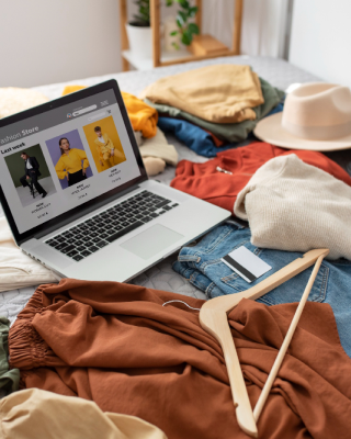 How Can we Merge Offline and Online Commerce